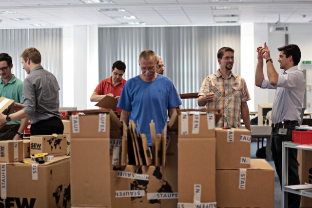 Ein Baustein der Ausbildung zum Lean-Experten: Produktionssimulation per Cardboard Engineering Ein Baustein der Ausbildung zum Lean-Experten: Produktionssimulation per Cardboard Engineering