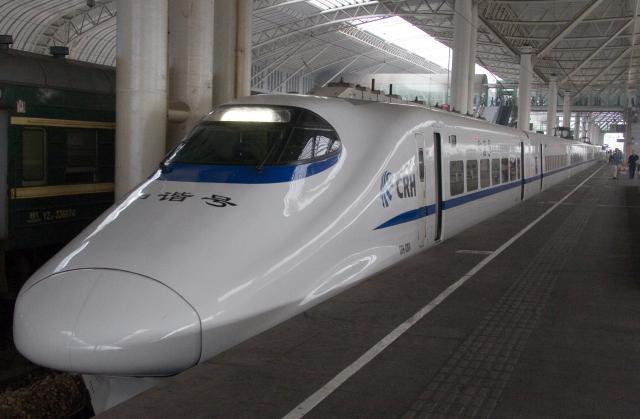 Hochgeschwindigkeitszug CRH2 (aus Wikipedia) Hochgeschwindigkeitszug CRH2 (aus Wikipedia)