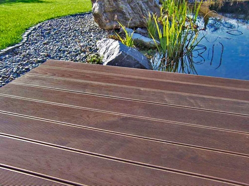 Terrasse aus Thermoesche Terrasse aus Thermoesche