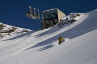 Skifahrer im Tiefschnee Skifahrer im Tiefschnee