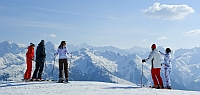 Skifahrer mit Blick auf Alpenpanorama © Albin Niederstrasser (Kitzbüheler Alpen) Skifahrer mit Blick auf Alpenpanorama © Albin Niederstrasser (Kitzbüheler Alpen)