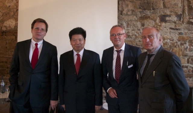 v.li.: Norbert Scheuch, Cangron Ma, Gastgeber Martin Haas, Prof. Dr. Helmut Haussmann v.li.: Norbert Scheuch, Cangron Ma, Gastgeber Martin Haas, Prof. Dr. Helmut Haussmann