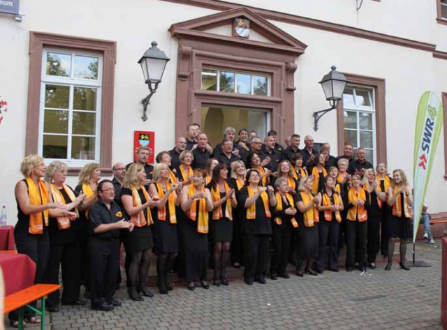 Der SWR SonntagsChor. Seine Passion: das Singen. Seine Mission: Die Freude am Chorgesang zu vermitte Der SWR SonntagsChor. Seine Passion: das Singen. Seine Mission: Die Freude am Chorgesang zu vermitte
