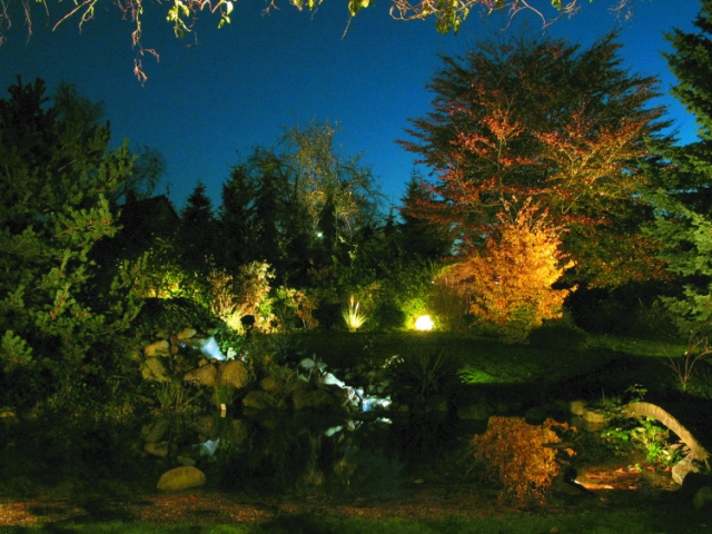 Licht im Herbstgarten, Holzum GmbH