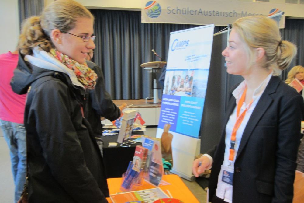 SchülerAustausch-Messe in Münster: Blick in die Ausstellung (Foto: Dt. Stiftung Völkerverständigung)