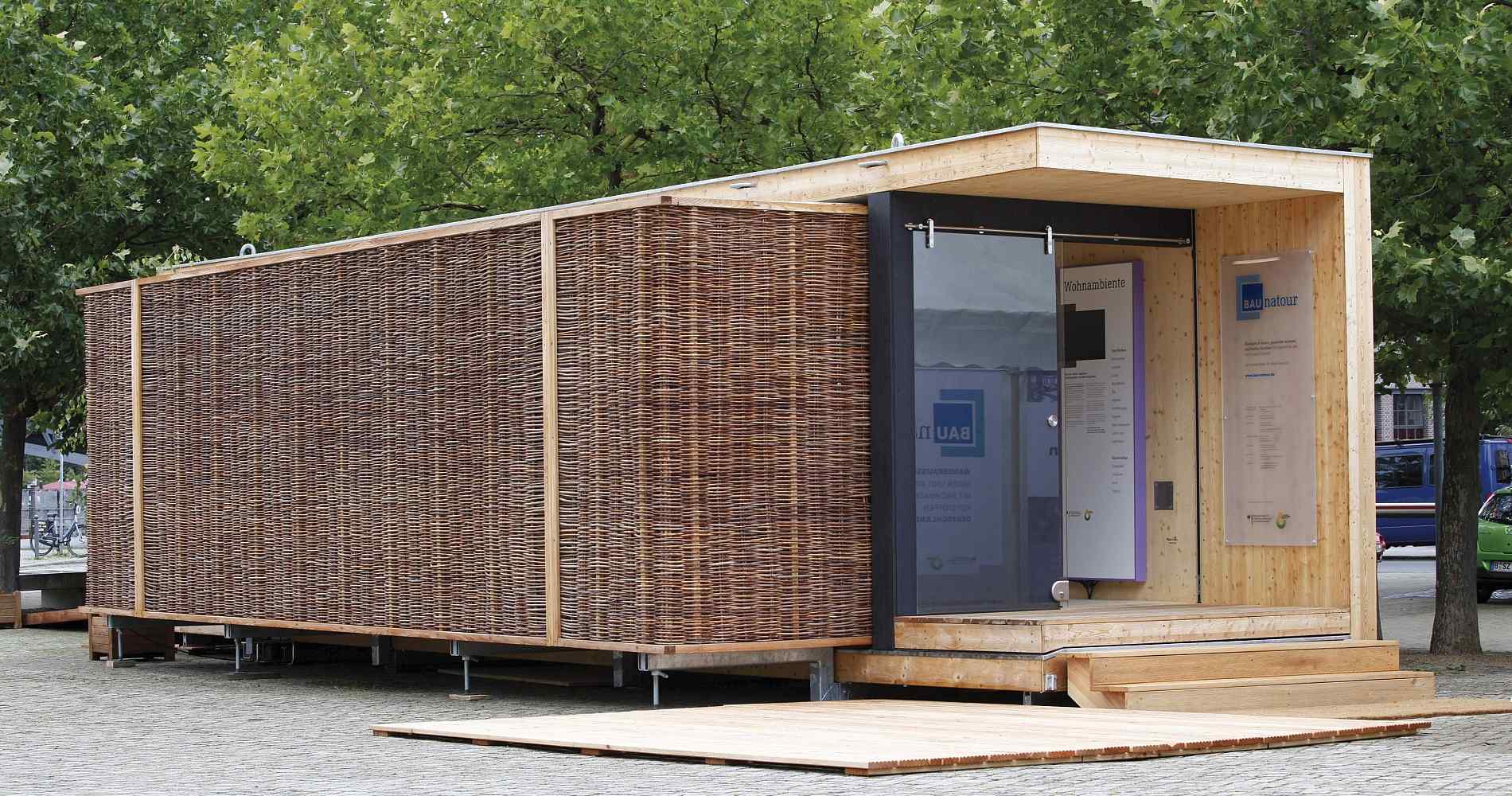 Die Info-Box der Wanderausstellung BAUnatour. Die Info-Box der Wanderausstellung BAUnatour.