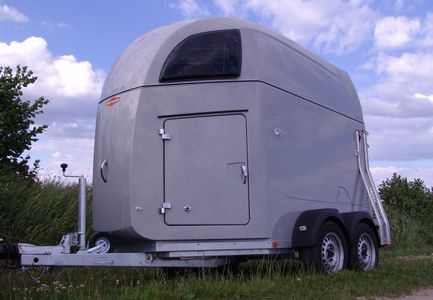 Pferdeanhängertest auf Mit-Pferden-reisen.de: Vollpolyester-Pferdeanhänger Böckmann Comfort Pferdeanhängertest auf Mit-Pferden-reisen.de: Vollpolyester-Pferdeanhänger Böckmann Comfort