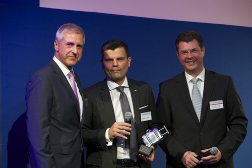 Hans-Ingo Biehl, VDR-Hauptgeschäftsführer, mit dem Business Travel Manager des Jahres 2012, Marcus S Hans-Ingo Biehl, VDR-Hauptgeschäftsführer, mit dem Business Travel Manager des Jahres 2012, Marcus S
