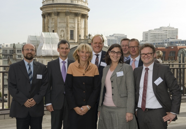 Im Bild von links nach rechts: Johannes Driller (Eisenbahnbundesamt), Axel Schuppe (VDB), Katrin Tri Im Bild von links nach rechts: Johannes Driller (Eisenbahnbundesamt), Axel Schuppe (VDB), Katrin Tri