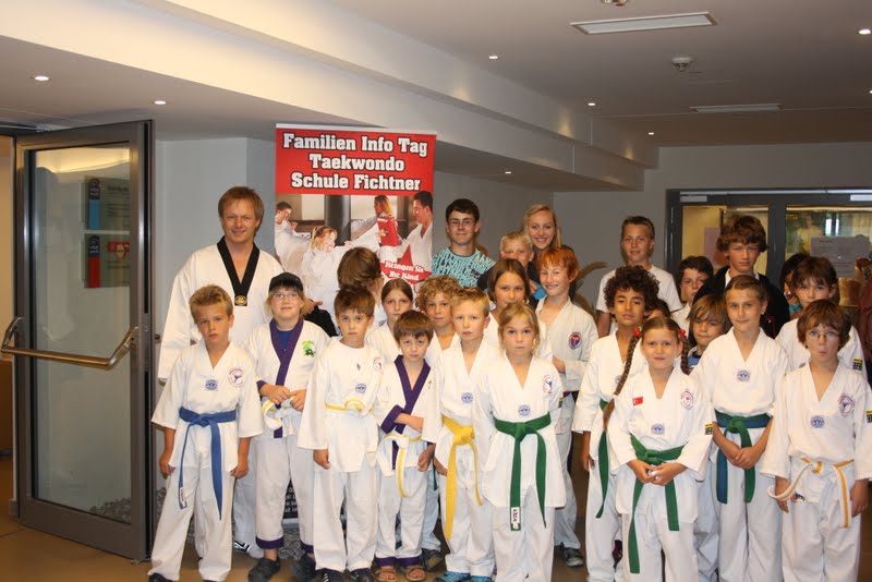 Kinder der Taekwondo Schule Fichtner beim Seefest in Schliersee Kinder der Taekwondo Schule Fichtner beim Seefest in Schliersee