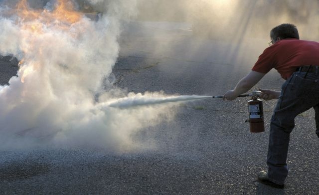 Nur in rund zwei Prozent der Haushalte sind Feuerlöscher vorhanden. Dabei sind sie wertvolle Helfer,