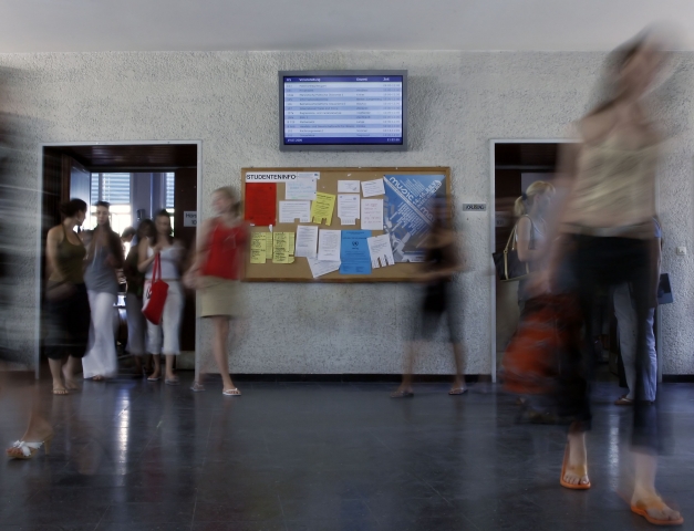 Digitales Info-Board mit der Campus Edition Software Display Star von komma,tec redaction Digitales Info-Board mit der Campus Edition Software Display Star von komma,tec redaction