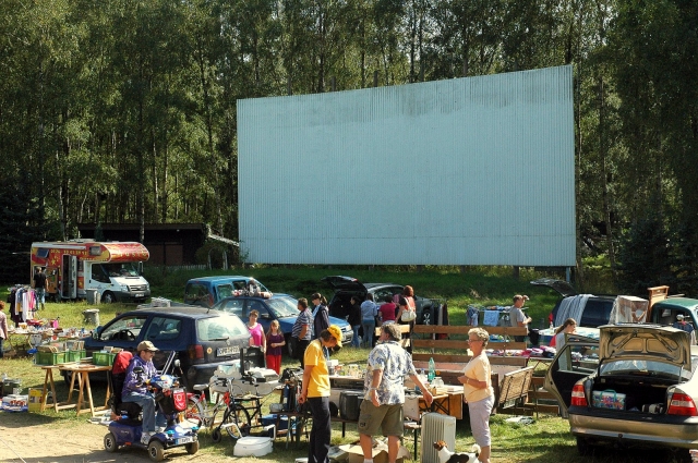 Trödelmarkt im Autokino Zempow