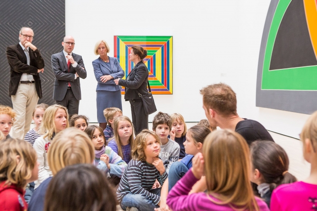 Kinder der Comenius-Grundschule in Braunschweig im Kunstmuseum Wolfsburg Kinder der Comenius-Grundschule in Braunschweig im Kunstmuseum Wolfsburg