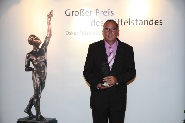 WEL-Fonds-Vertriebsleiter Wolfgang Seegers nahm die Finalistenwürde im größten deutschen Wirtschafts WEL-Fonds-Vertriebsleiter Wolfgang Seegers nahm die Finalistenwürde im größten deutschen Wirtschafts