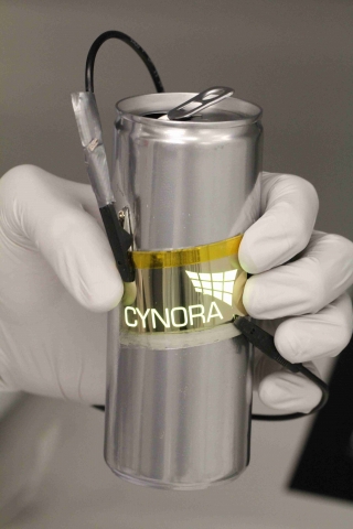 cyFlex Prototyp von cynora: Mit flexiblen OLEDs sind in Zukunft intelligente Verpackungen möglich cyFlex Prototyp von cynora: Mit flexiblen OLEDs sind in Zukunft intelligente Verpackungen möglich