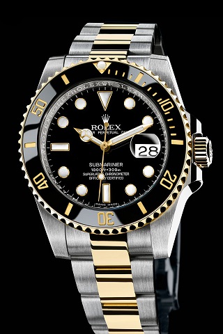 Hier zu sehen ist die Rolex Submariner Date 116613LN - erhältlich in der TomBoom Luxury Boutique Hier zu sehen ist die Rolex Submariner Date 116613LN - erhältlich in der TomBoom Luxury Boutique