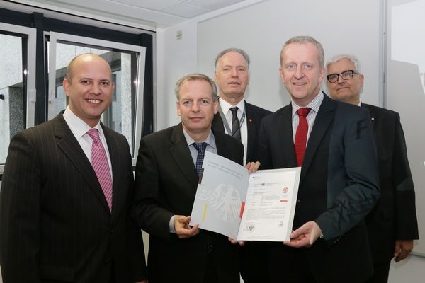Marc Gurov, CEO? OpenLimit SignCubes AG; Bernd Kowalski, Head of Department ? Bundesamt für Sicherhe Marc Gurov, CEO? OpenLimit SignCubes AG; Bernd Kowalski, Head of Department ? Bundesamt für Sicherhe