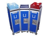 Flugzeugtrolleys in der Farbe Marieneblau