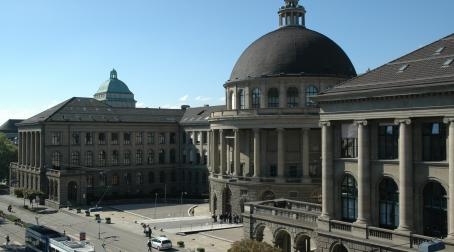 Uni-Support für Studentinnen