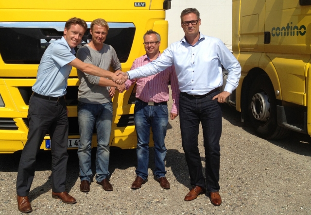 Ingo De Schrijver aus der Transics-Zentrale in Belgien (links) mit Peter Frost Rasmussen, Contino Tr