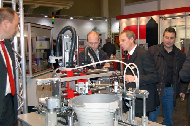 Auf der Südwestfälischen Technologie-Ausstellung treffen sich die Entscheider der Branche. Die Messe Auf der Südwestfälischen Technologie-Ausstellung treffen sich die Entscheider der Branche. Die Messe