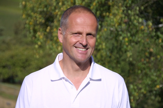 Dr. Michael Tochtermann, Zahnarzt in Heilbronn, ist Spezialist für Wurzelkanalbehandlungen Dr. Michael Tochtermann, Zahnarzt in Heilbronn, ist Spezialist für Wurzelkanalbehandlungen