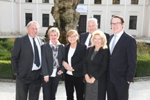 v.l.n.r: Gerhard Wöhrl, Angelika Krischker, Edeltraud Vormwald, Jutta Diermeier und Olivier Wöhrl,  