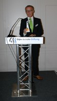Thomas Ducrée, Vorstand der Gips-Schüle-Stiftung mit dem Gips-Schüle-Forschungspreis Award Thomas Ducrée, Vorstand der Gips-Schüle-Stiftung mit dem Gips-Schüle-Forschungspreis Award