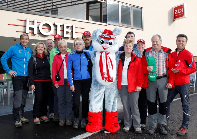 Gäste des Schladminger aQi Hotels erkundeten im Oktober zusammen mit der Ski-Legende Hans Knaußund d Gäste des Schladminger aQi Hotels erkundeten im Oktober zusammen mit der Ski-Legende Hans Knaußund d