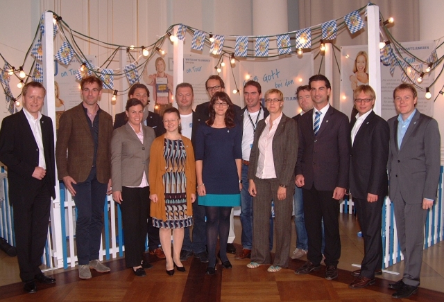 Die Delegierten wählten Dr. Wolfgang Meyer (links), hier mit seinem Team, zum Landesvorsitzenden der Die Delegierten wählten Dr. Wolfgang Meyer (links), hier mit seinem Team, zum Landesvorsitzenden der