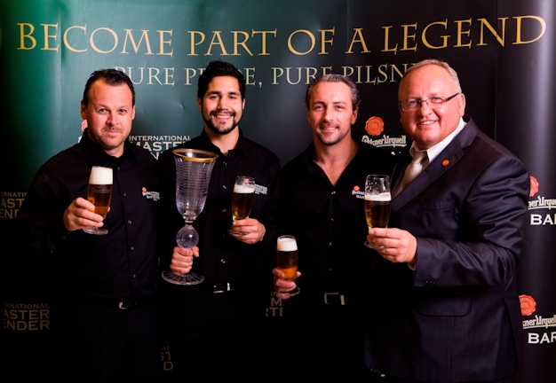 Kim Bergersen ist Pilsner Urquell International Master Bartender 2012 (2.v.l.). Zweiter und Dritter Kim Bergersen ist Pilsner Urquell International Master Bartender 2012 (2.v.l.). Zweiter und Dritter