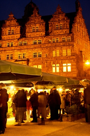 Weihnachtsmarkt auf Schloss Hämelnschenburg (Siebenschloesser.de) Weihnachtsmarkt auf Schloss Hämelnschenburg (Siebenschloesser.de)