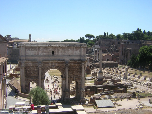 mit Kurs auf Rom: ein Abstecher zum Forum Romanum