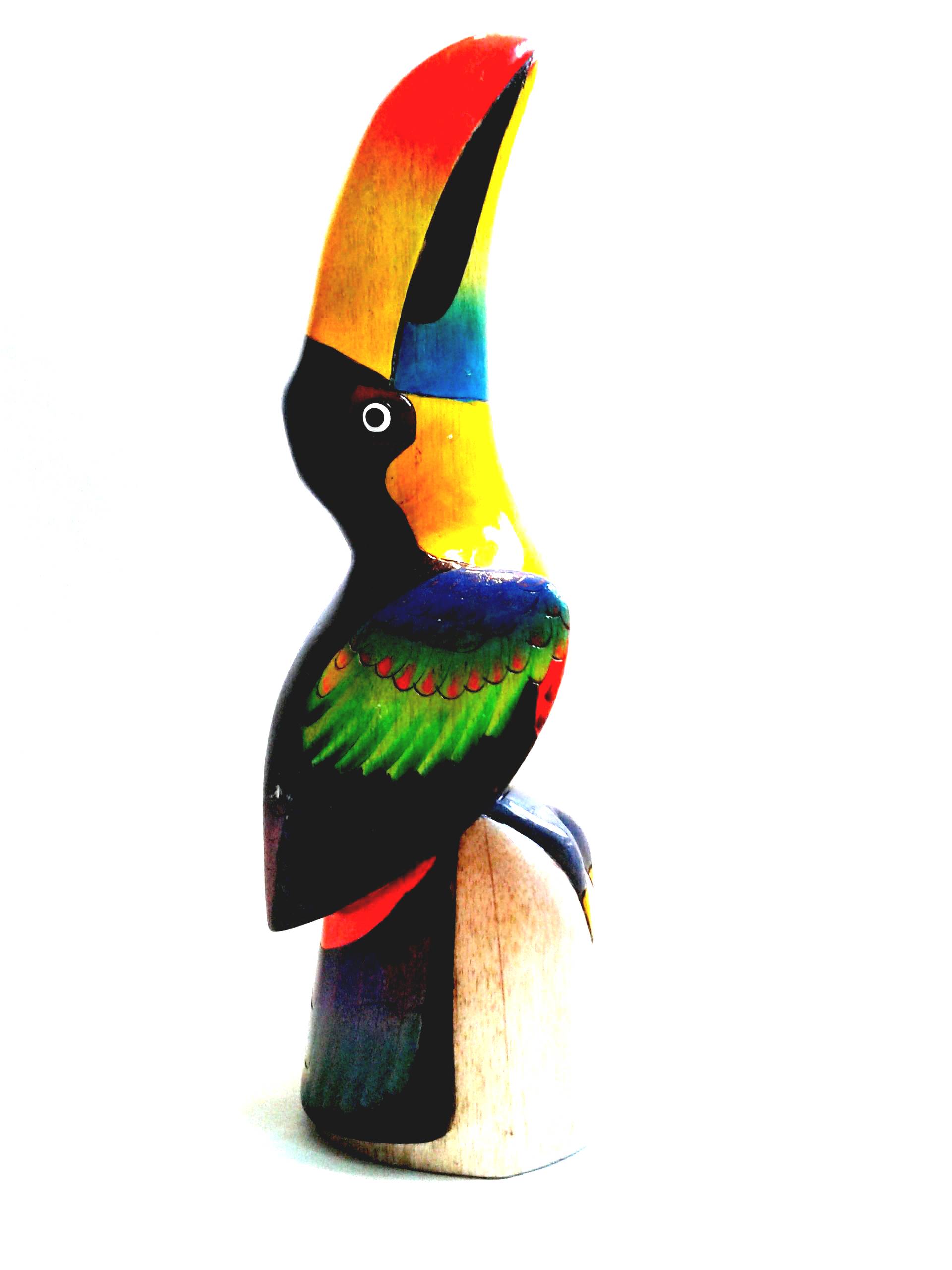 Auch handgefertigte Holz-Tierfiguren aus der Dritten Welt gehören zum Sortiment Auch handgefertigte Holz-Tierfiguren aus der Dritten Welt gehören zum Sortiment
