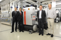 Eine der Wärmepumpen, welche künftig die Vattenfall Firmenzentrale mit Kälte und Wärme versorgt. Eine der Wärmepumpen, welche künftig die Vattenfall Firmenzentrale mit Kälte und Wärme versorgt.