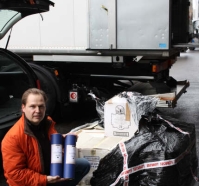Gunter Sommer mit den letzten Flaschen Auchentoshan 