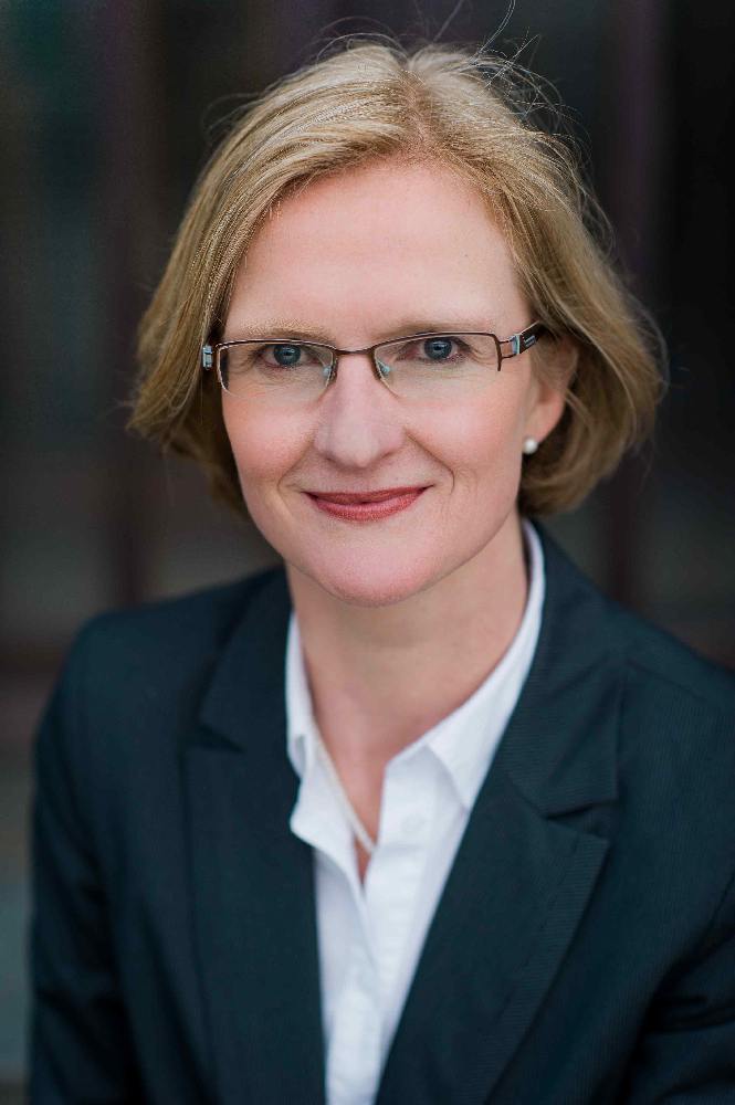 Dr. Christine Sauerwald Dr. Christine Sauerwald