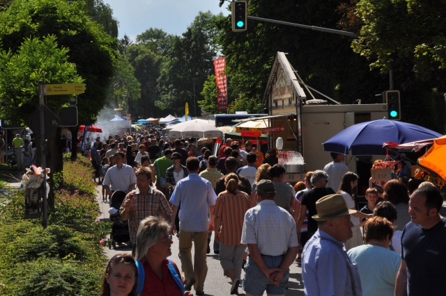 Poinger Marktsonntag mit jeder Menge Angeboten, Kinderprogramm und Bücherflohmarkt. Poinger Marktsonntag mit jeder Menge Angeboten, Kinderprogramm und Bücherflohmarkt.