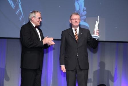 WFG-Geschäftsführer Dr. Heiner Kleinschneider (r.) freut sichüber den WFG-Geschäftsführer Dr. Heiner Kleinschneider (r.) freut sichüber den
