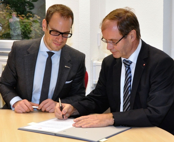 Prälat Wolfgang Tripp (rechts), Caritasdirektor der Diözese Rottenburg-Stuttgart, und Professor Dr. 