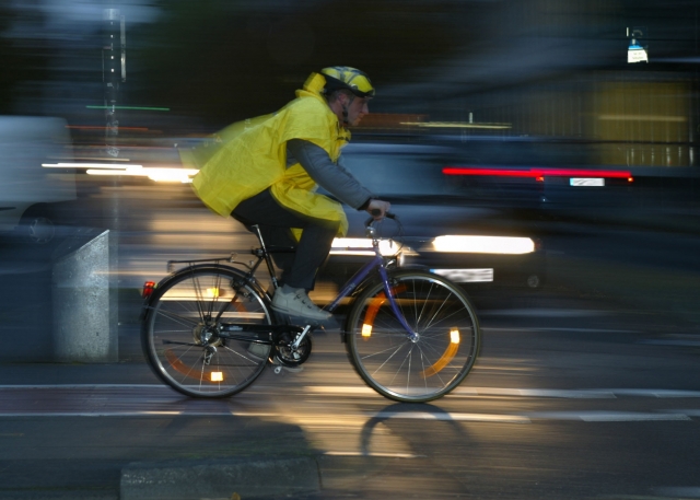 Es werde Licht! Für sicheres Radfahren in der dunklen Jahreszeit wirbt jetzt der ADFC Rheinland-Pfal Es werde Licht! Für sicheres Radfahren in der dunklen Jahreszeit wirbt jetzt der ADFC Rheinland-Pfal