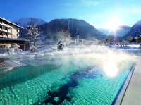Pool in Winterlandschaft (Rieser Aktiv & Spa Resort)