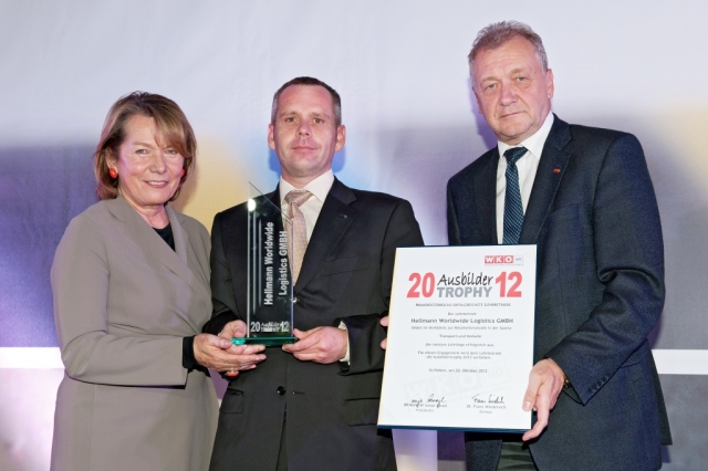 V.l.: Wirtschaftskammerpräsidentin BR KommR Sonja Zwazl, Thomas Schrotter und Dr. Franz Wiedersich,. V.l.: Wirtschaftskammerpräsidentin BR KommR Sonja Zwazl, Thomas Schrotter und Dr. Franz Wiedersich,.