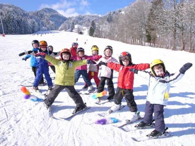 Rabatt mit der Gästekarte PLUS: Kinderskikurs am Brauneck.