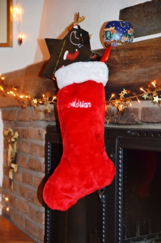 Da wird Adrian große Augen machen - seine Geschenke stecken dieses Jahr in einem Weihnachtsstiefel, Da wird Adrian große Augen machen - seine Geschenke stecken dieses Jahr in einem Weihnachtsstiefel,