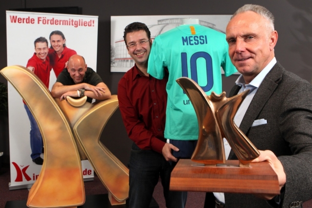 Michael Rummenigge (3.v.l.),  Marc Peine (2.v.l.) und Christian Vosseler (1.v.l.) freuten sich, das 