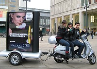 Scooter Ad von Scoorilla - Ambient Werbung auf der Straße