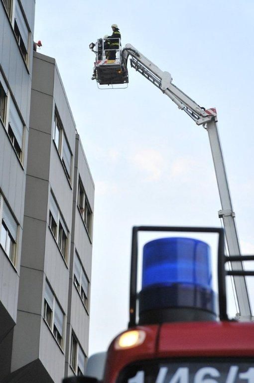 Die Feuerwehr und Jugendfeuerwehr bei der Übungsmaßnahme am Vinzentius-Krankenhaus Die Feuerwehr und Jugendfeuerwehr bei der Übungsmaßnahme am Vinzentius-Krankenhaus