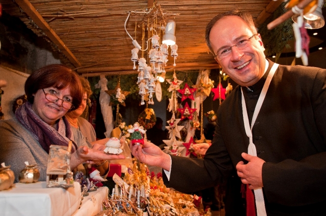 Im Stift Klosterneuburg versetzt in der Vorweihnachtszeit ein Adventmarkt die Gäste in besinnliche S